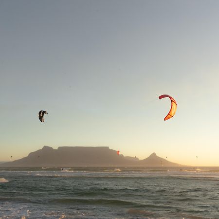 Dolphin Beach Hotel Self Catering Apartments Bloubergstrand Exteriör bild