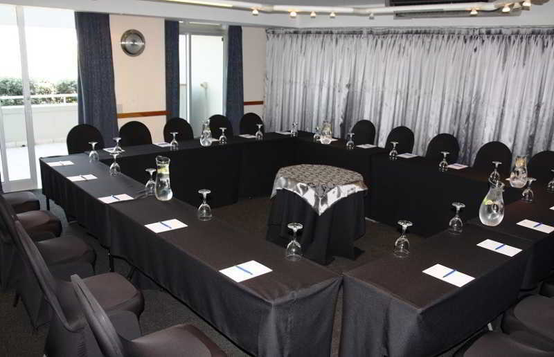 Dolphin Beach Hotel Self Catering Apartments Bloubergstrand Exteriör bild