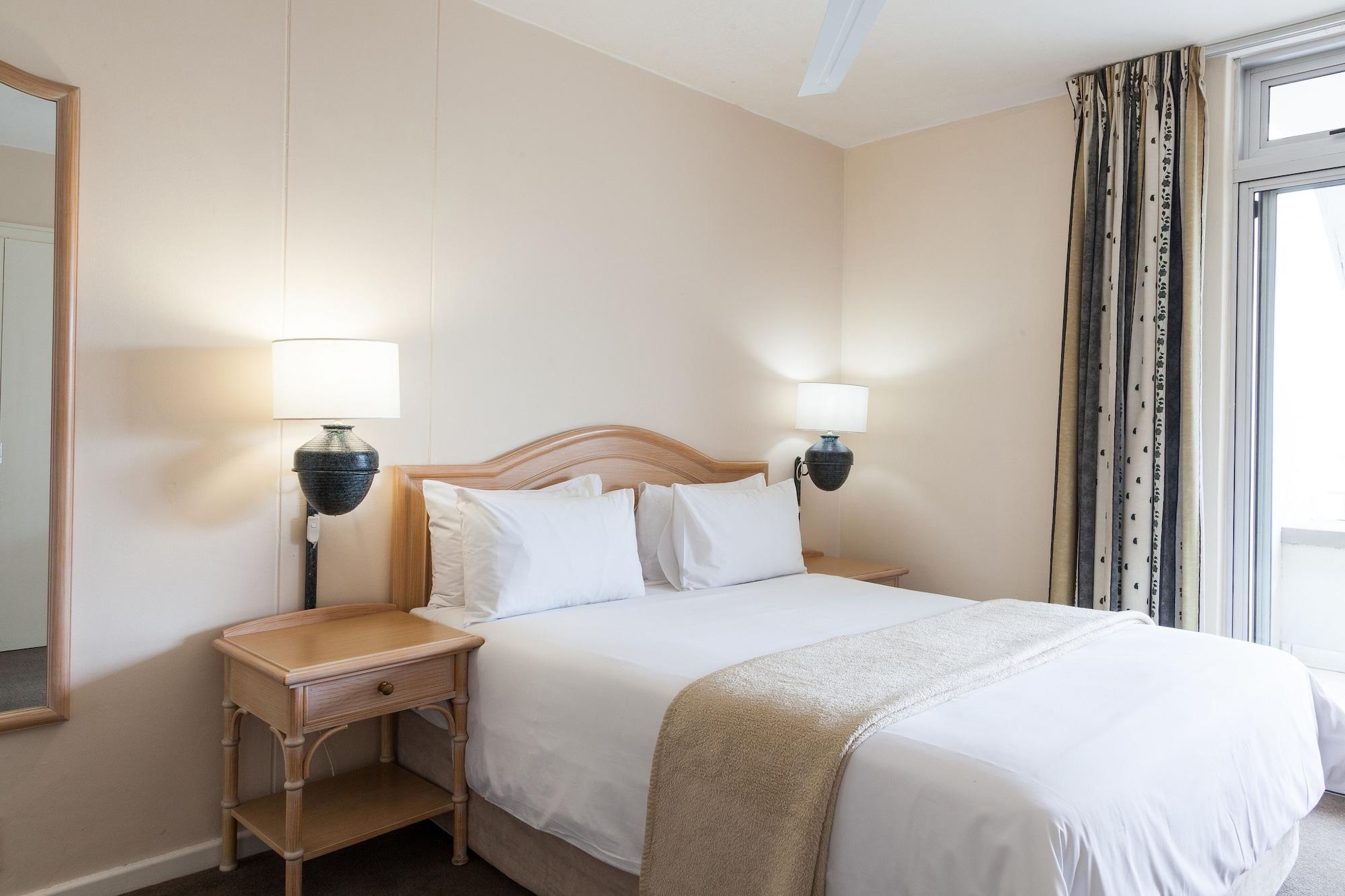 Dolphin Beach Hotel Self Catering Apartments Bloubergstrand Exteriör bild