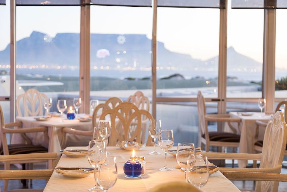 Dolphin Beach Hotel Self Catering Apartments Bloubergstrand Exteriör bild