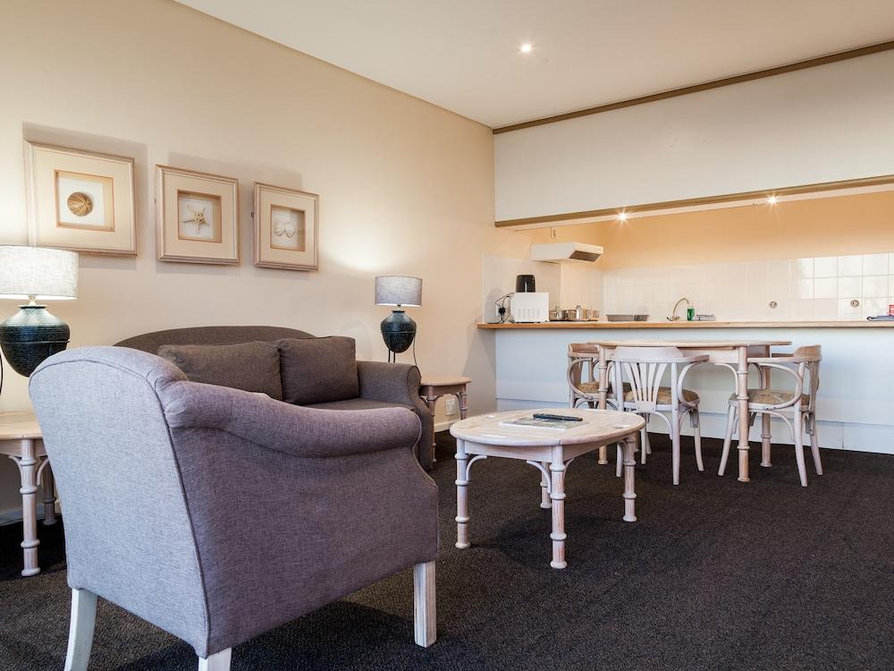 Dolphin Beach Hotel Self Catering Apartments Bloubergstrand Exteriör bild