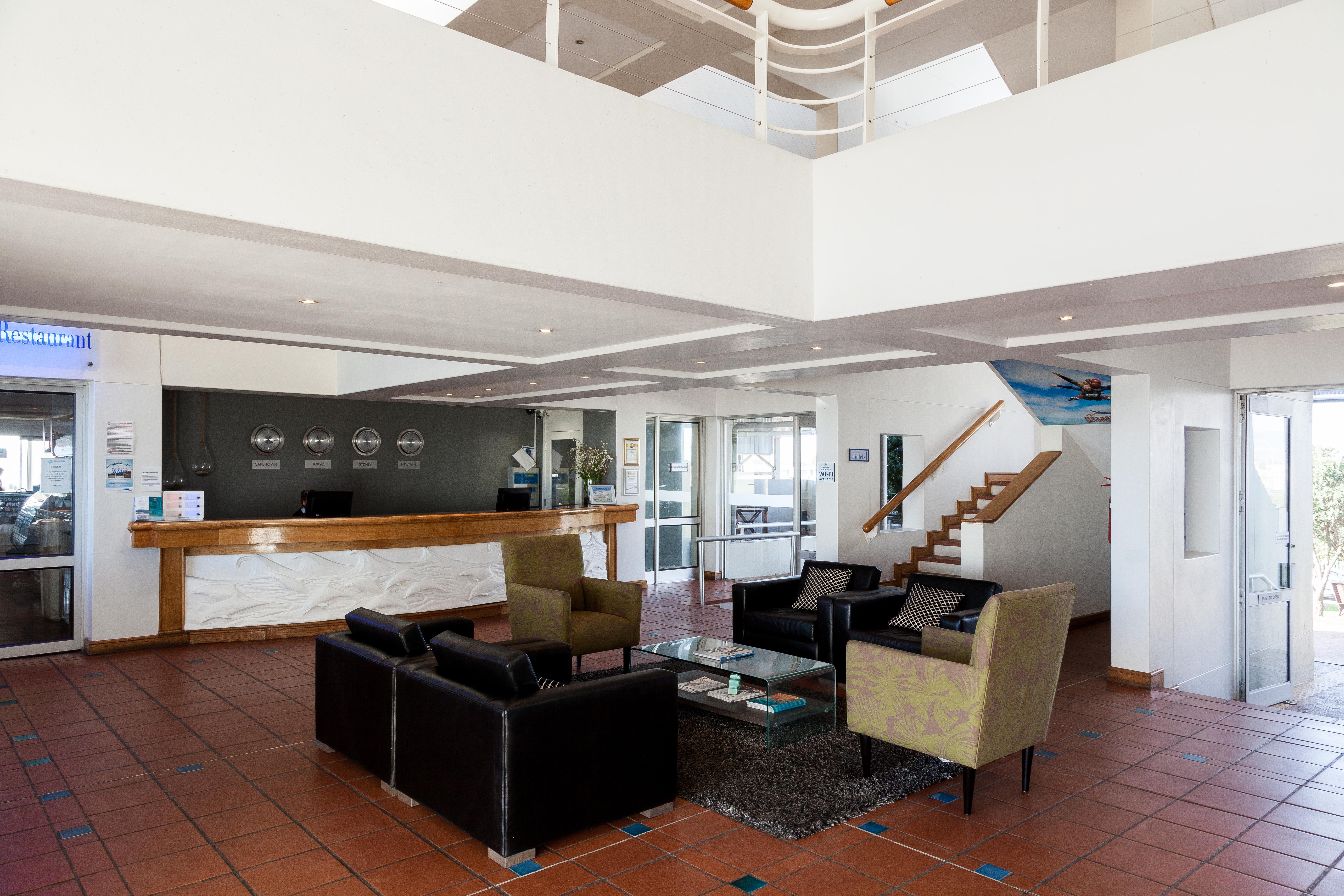 Dolphin Beach Hotel Self Catering Apartments Bloubergstrand Exteriör bild