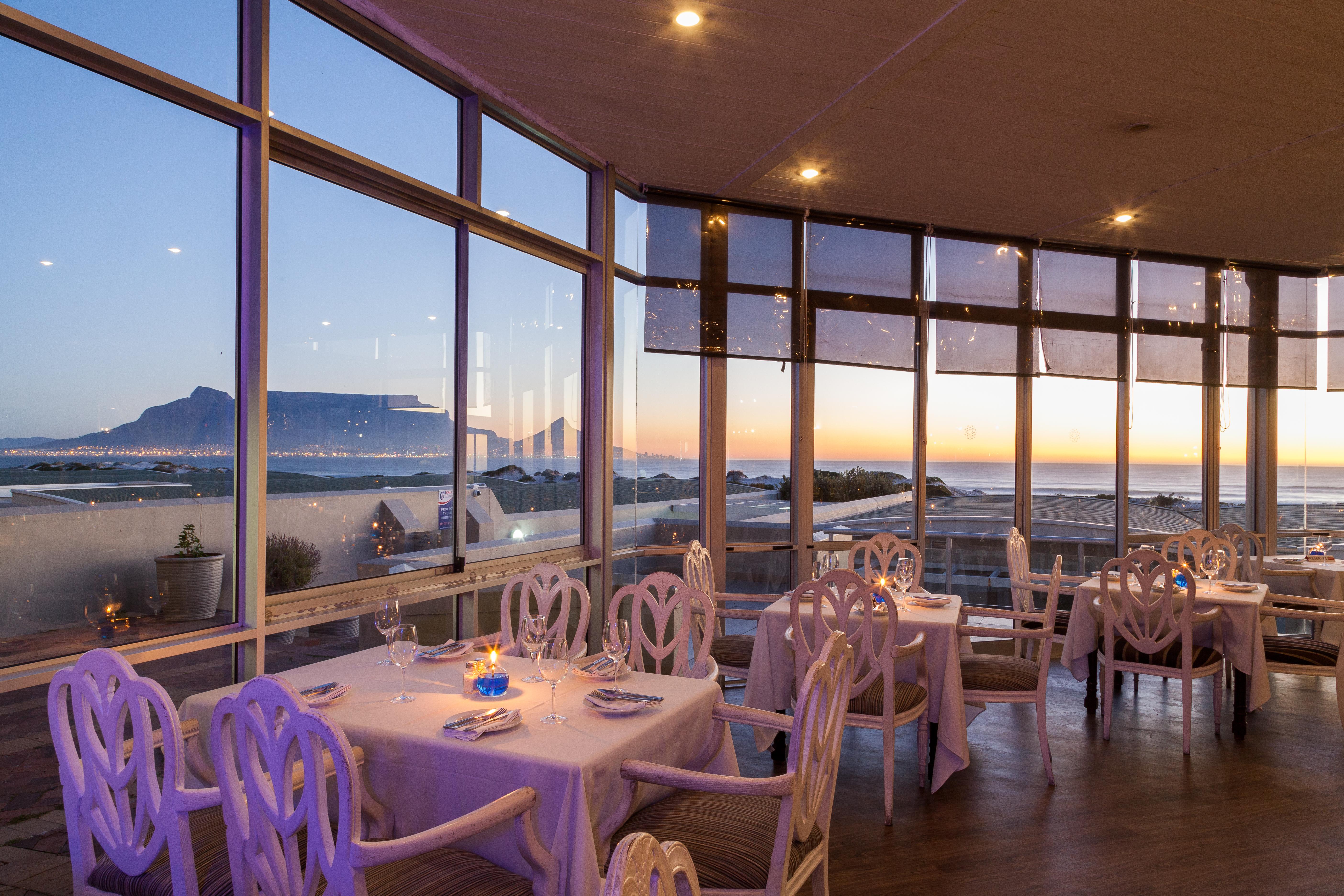 Dolphin Beach Hotel Self Catering Apartments Bloubergstrand Exteriör bild