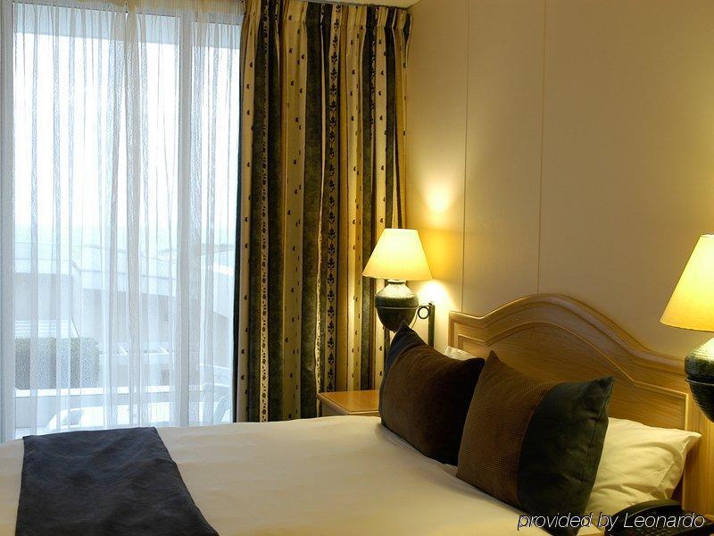 Dolphin Beach Hotel Self Catering Apartments Bloubergstrand Exteriör bild