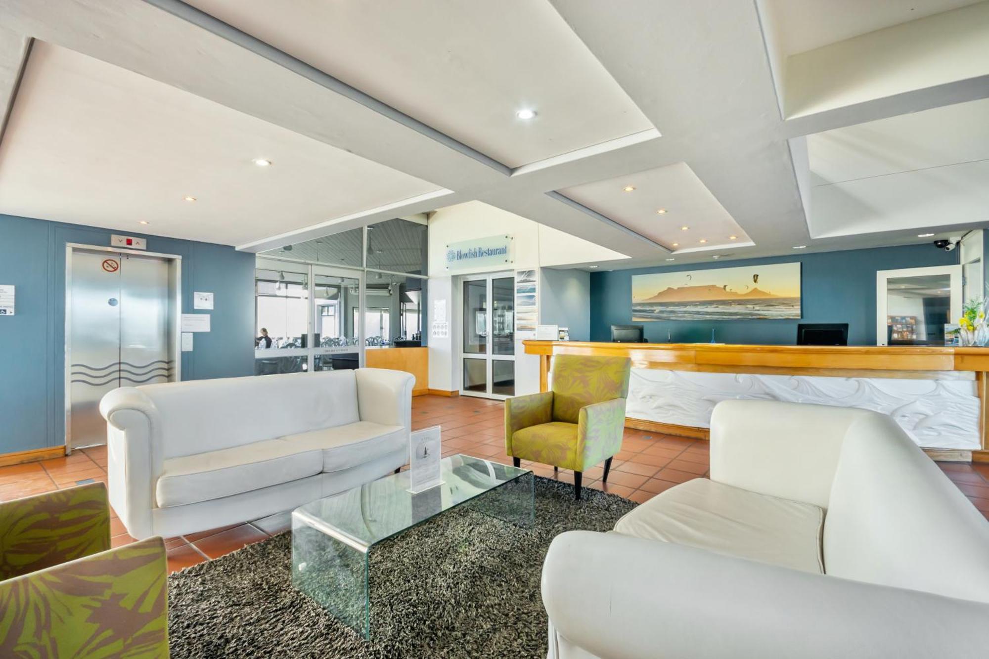 Dolphin Beach Hotel Self Catering Apartments Bloubergstrand Exteriör bild