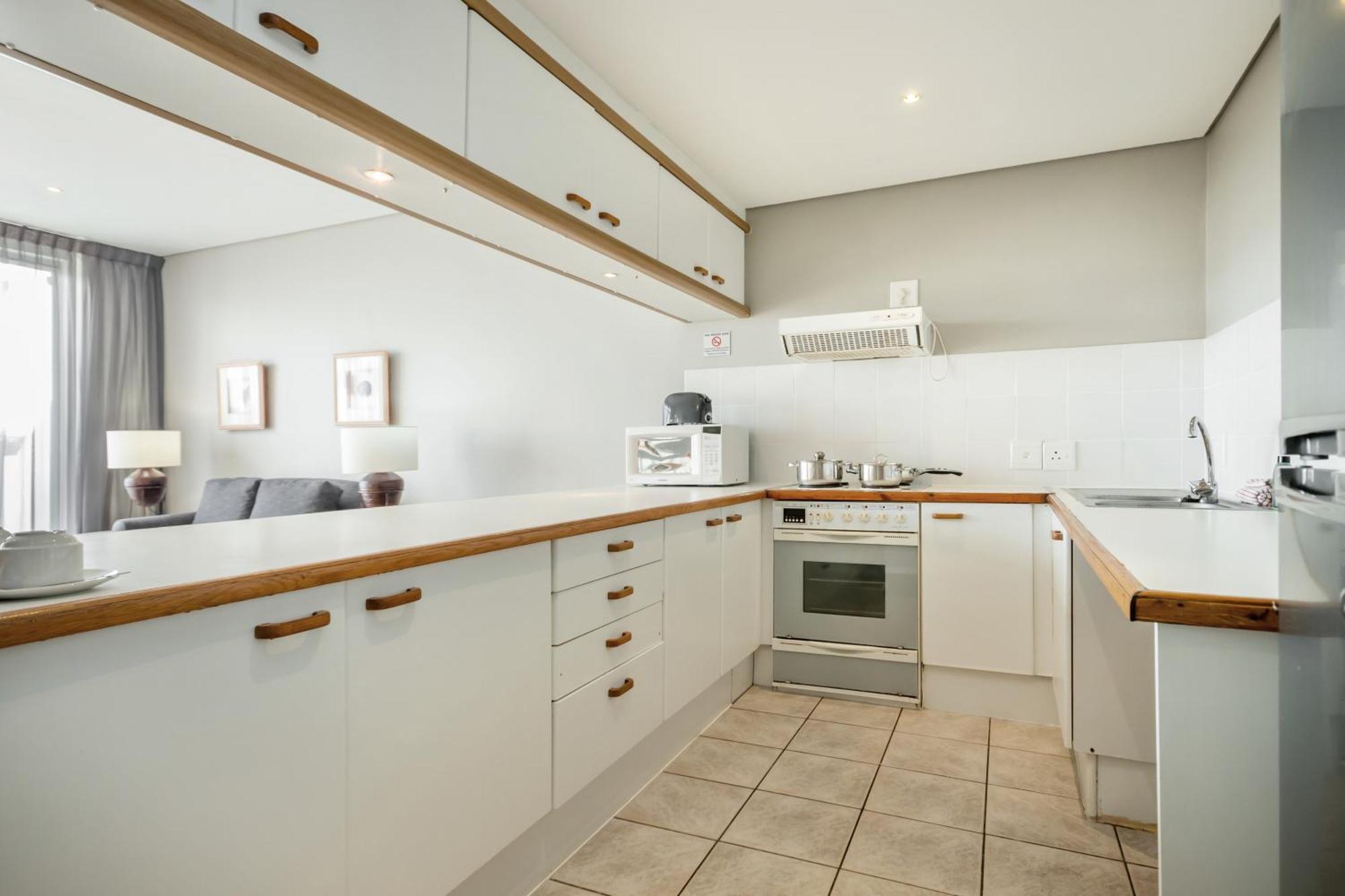 Dolphin Beach Hotel Self Catering Apartments Bloubergstrand Exteriör bild