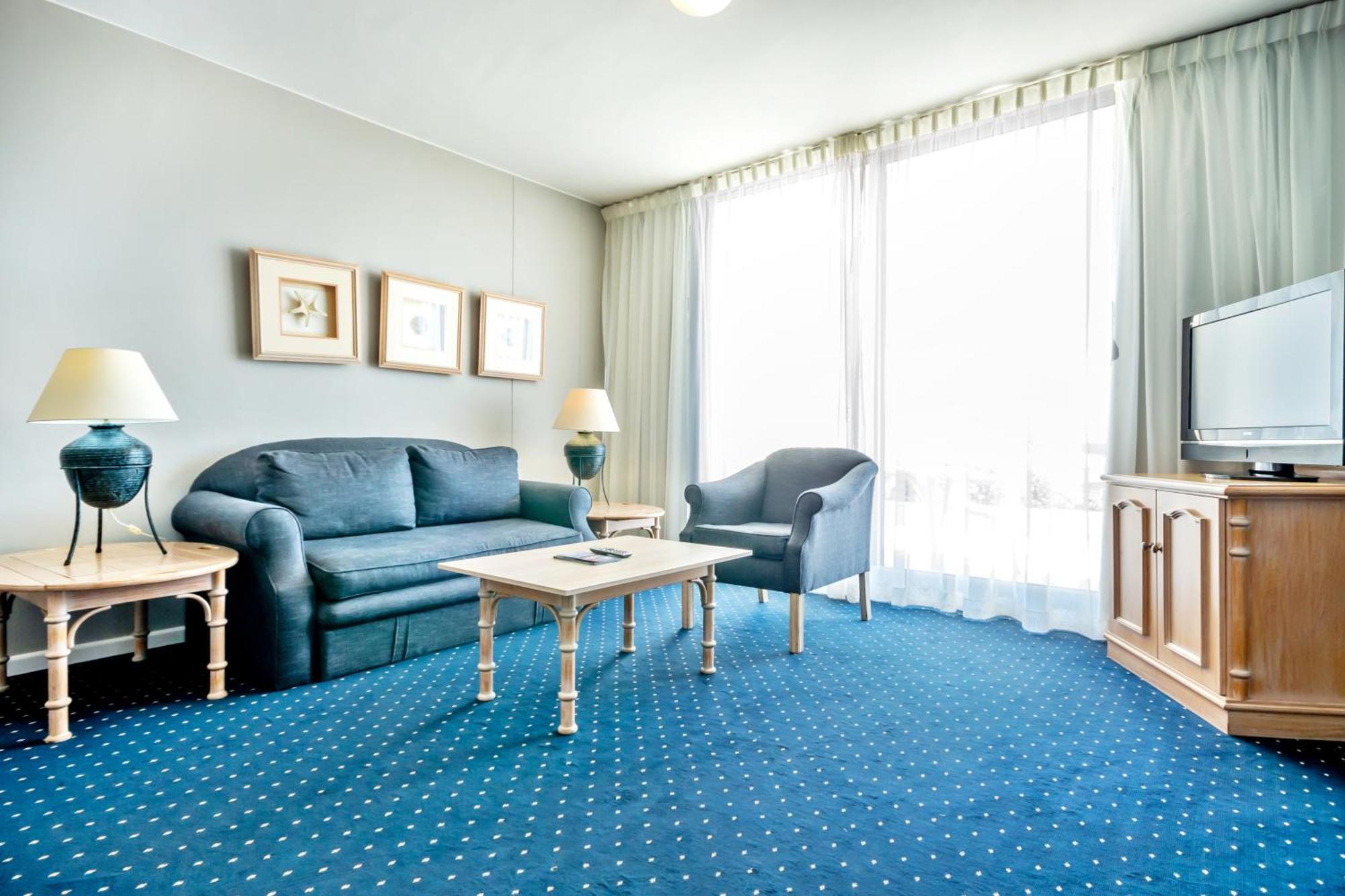Dolphin Beach Hotel Self Catering Apartments Bloubergstrand Exteriör bild