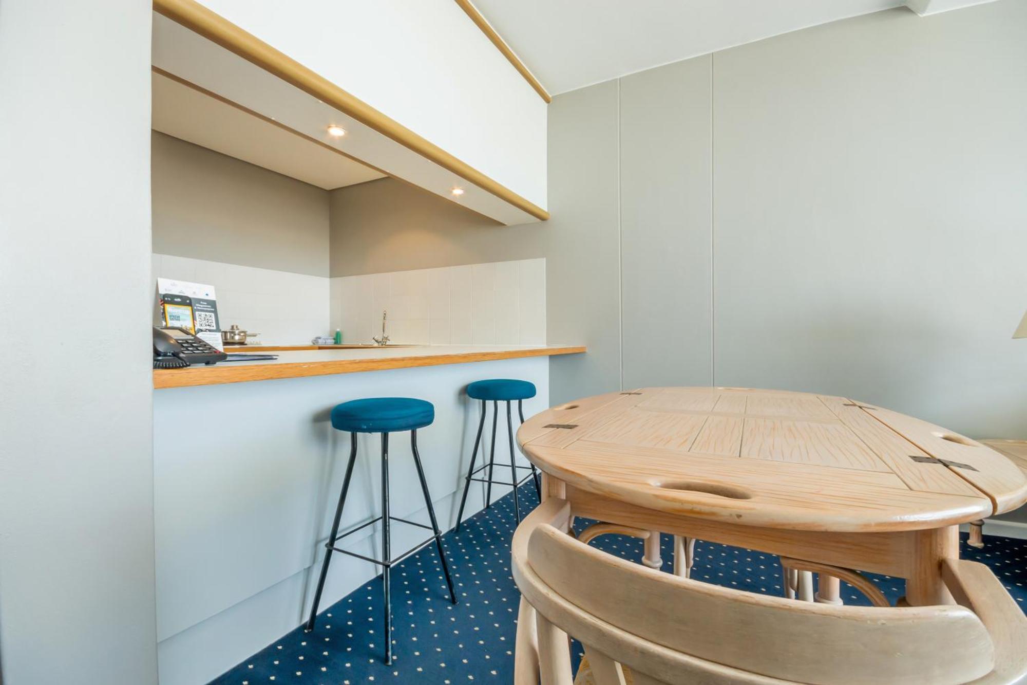Dolphin Beach Hotel Self Catering Apartments Bloubergstrand Exteriör bild