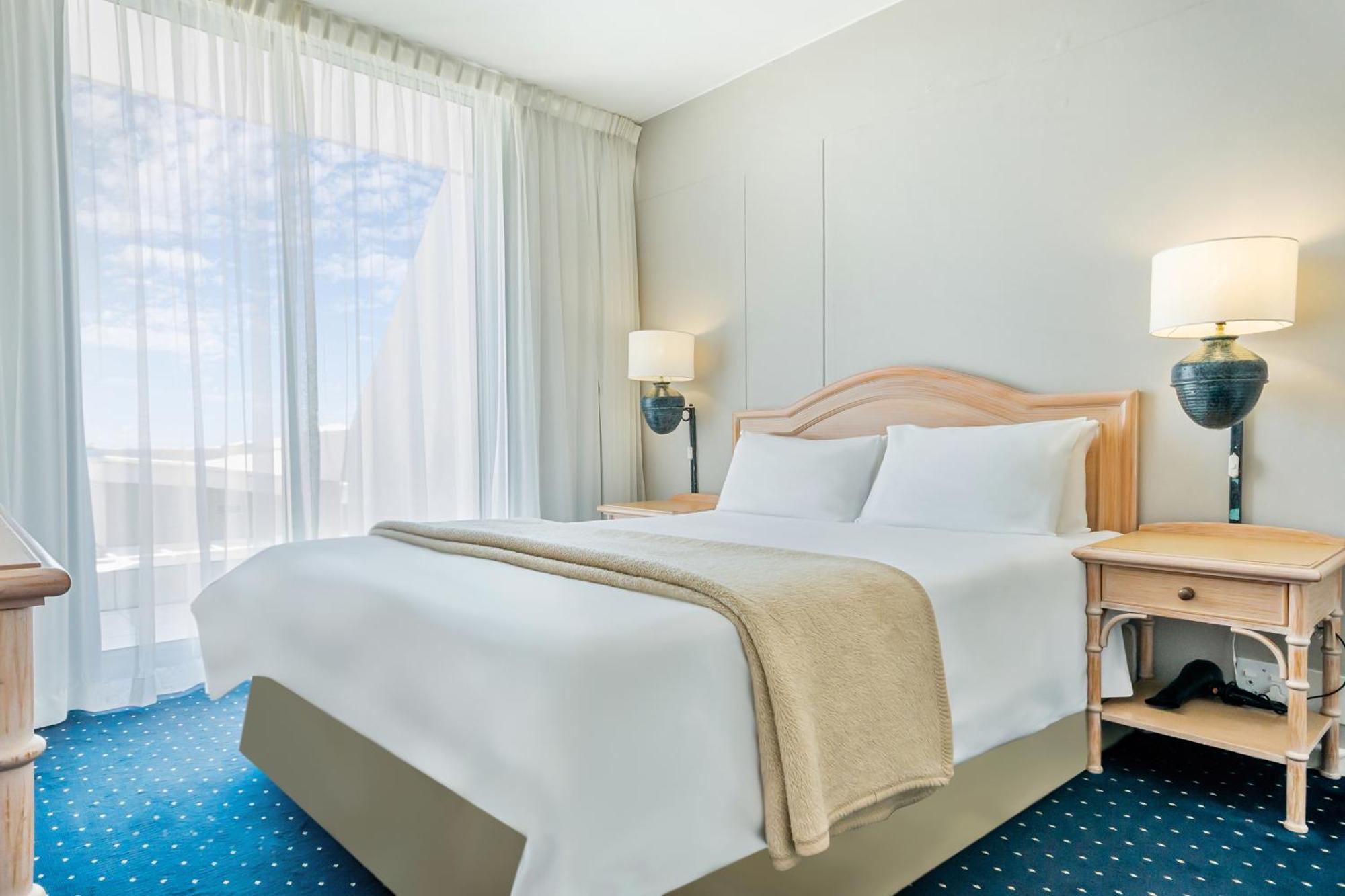 Dolphin Beach Hotel Self Catering Apartments Bloubergstrand Exteriör bild