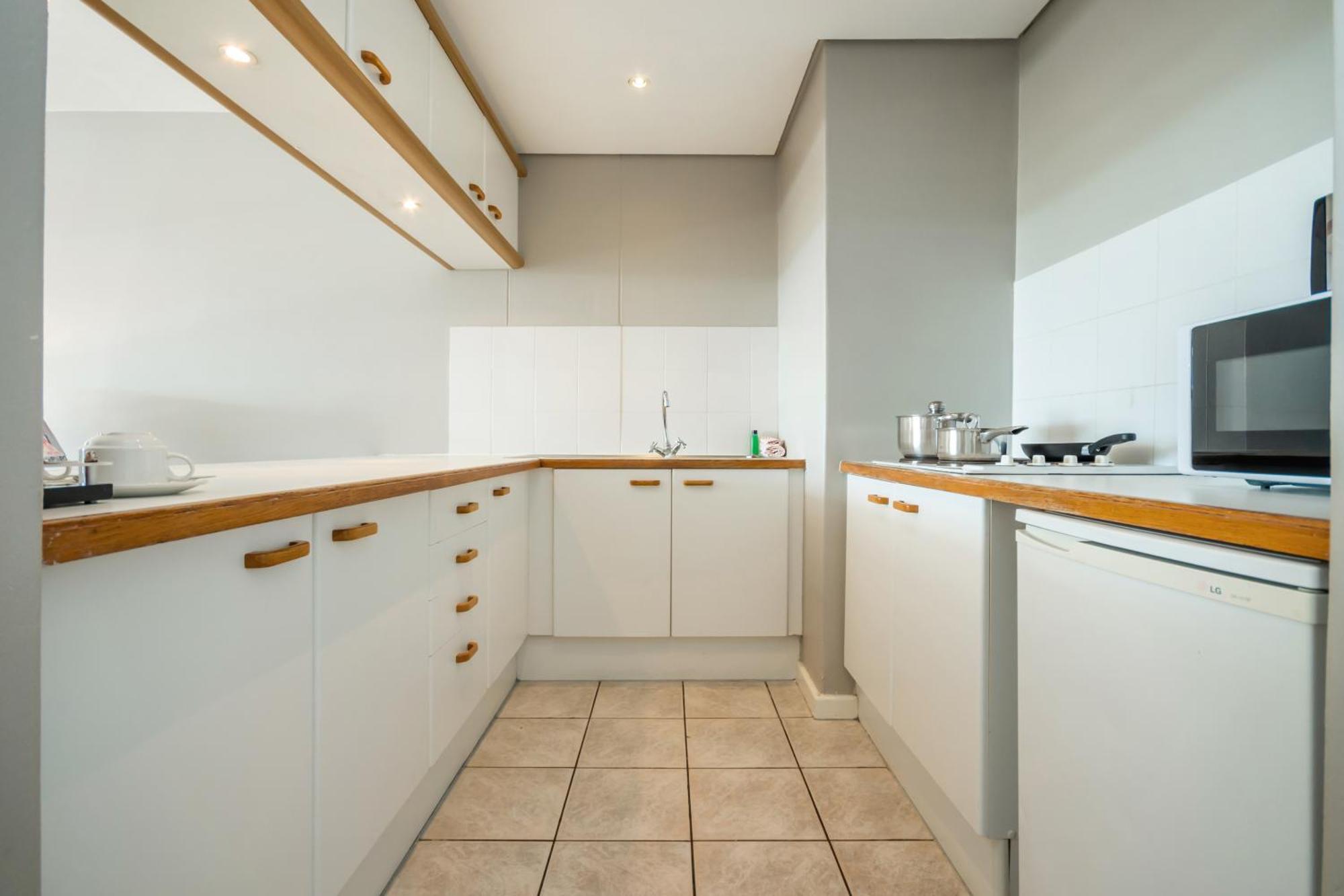 Dolphin Beach Hotel Self Catering Apartments Bloubergstrand Exteriör bild