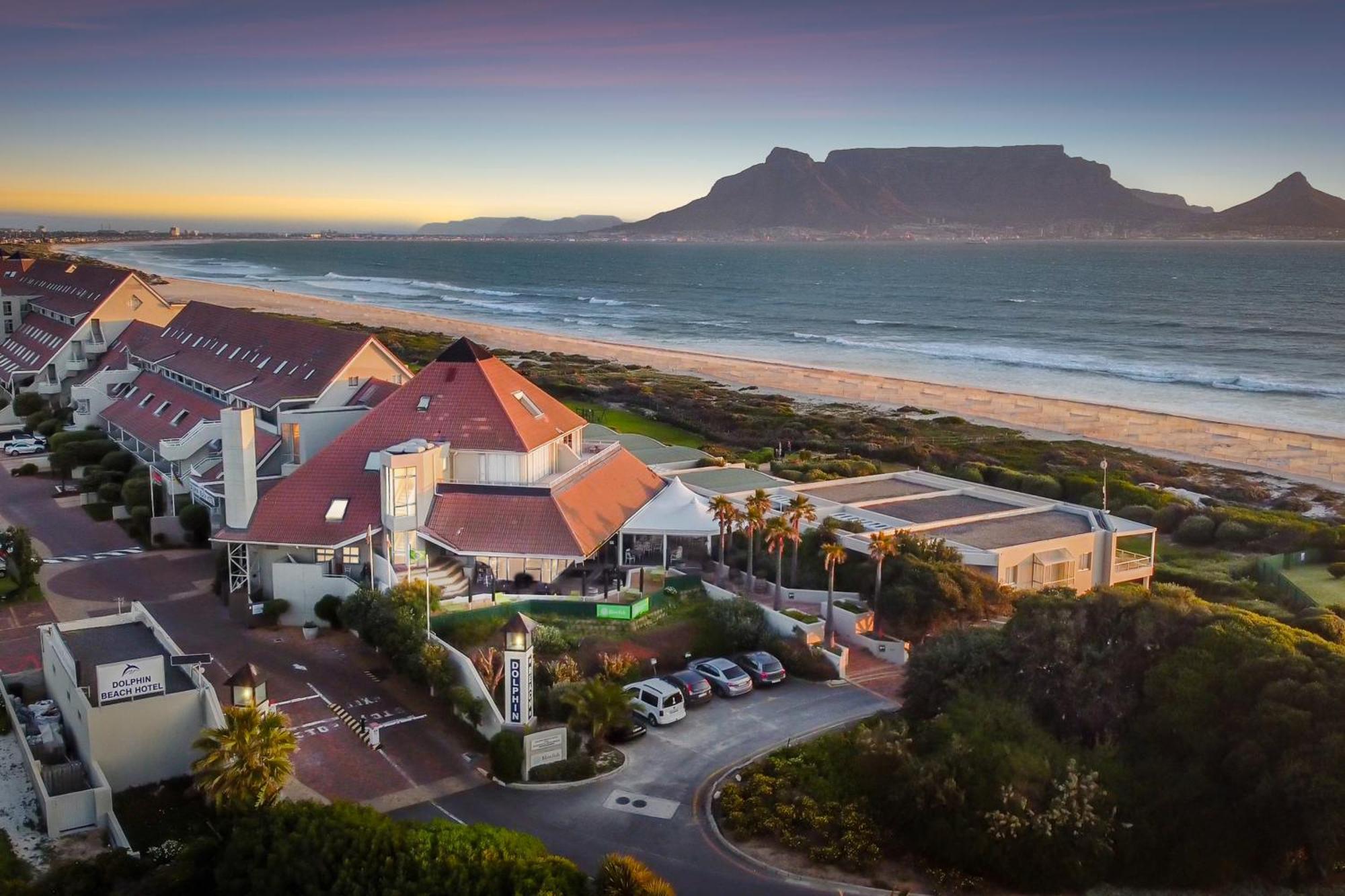 Dolphin Beach Hotel Self Catering Apartments Bloubergstrand Exteriör bild