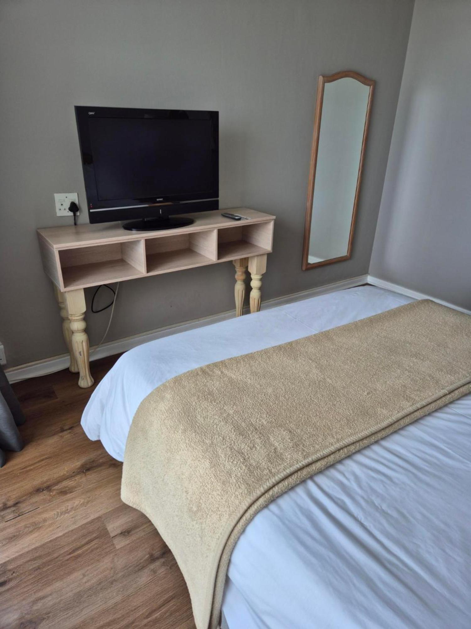 Dolphin Beach Hotel Self Catering Apartments Bloubergstrand Exteriör bild