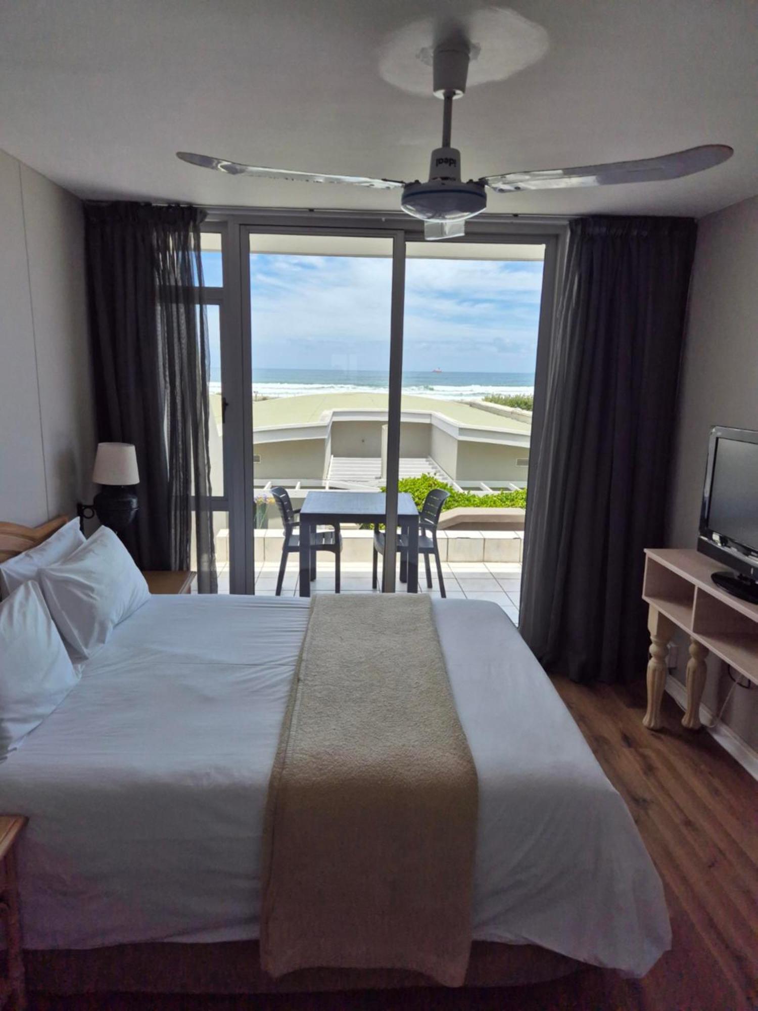 Dolphin Beach Hotel Self Catering Apartments Bloubergstrand Exteriör bild