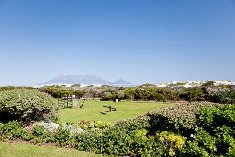 Dolphin Beach Hotel Self Catering Apartments Bloubergstrand Exteriör bild