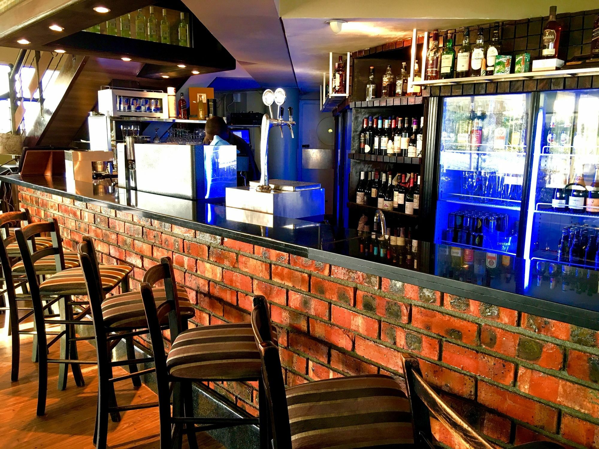 Dolphin Beach Hotel Self Catering Apartments Bloubergstrand Exteriör bild